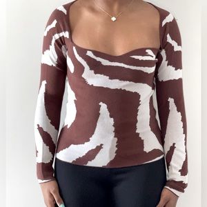 Brown & off white long sleeve top. Zebra/Marble design.
